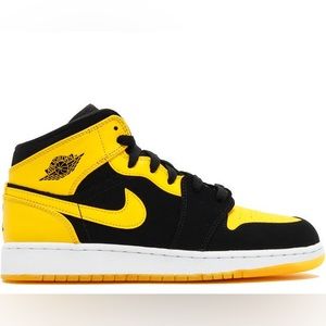 RARE AIR JORDAN 1 RETRO (GS) New Love Black/Varsity Maize-White Size 7Y